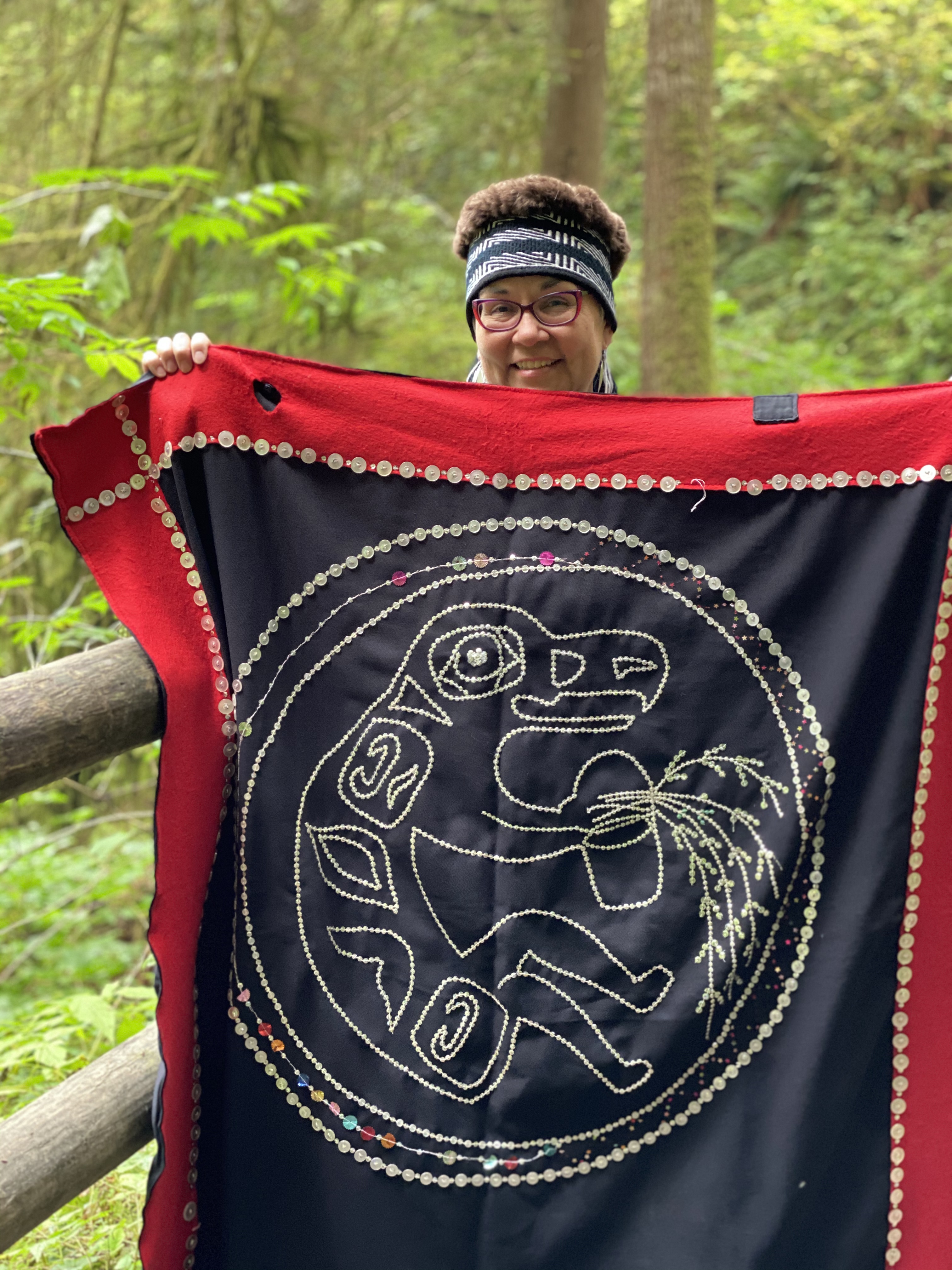 Kung Jaadee with button robe